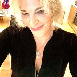 Charly's Chat & Dating Profile