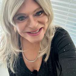 Cindilynn's Chat & Dating Profile