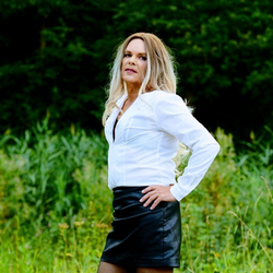Claudinetg's Chat & Dating Profile