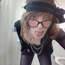 Danicdxc's Chat & Dating Profile