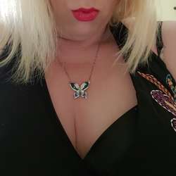 EllieTanglebush's Chat & Dating Profile