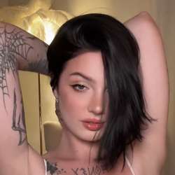 Evelynforever1's Chat & Dating Profile