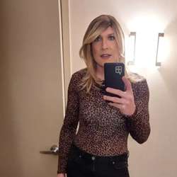 Fabulousinsilk's Chat & Dating Profile