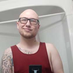 Fr3akYm0m0's Chat & Dating Profile