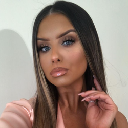 Hollie's Chat & Dating Profile