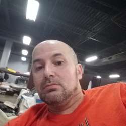 HungNHandsome's Chat & Dating Profile