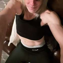 JeniffezTransz's Chat & Dating Profile