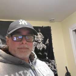 Joey69's Chat & Dating Profile