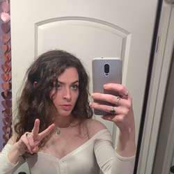 Juliawrena7's Chat & Dating Profile