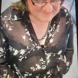 Karen's Chat & Dating Profile