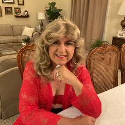 Karolyncd33's Chat & Dating Profile