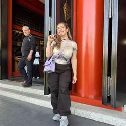 Lauraswan12's Chat & Dating Profile