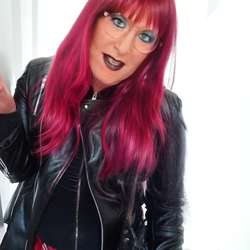 Leahtvbabe's Chat & Dating Profile
