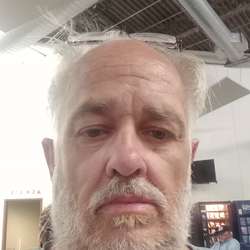 Leslie1963's Chat & Dating Profile