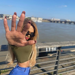 Livia's Chat & Dating Profile