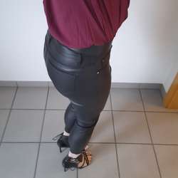 Lucy83siss's Chat & Dating Profile