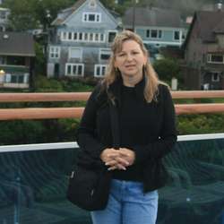 LyndaH's Chat & Dating Profile