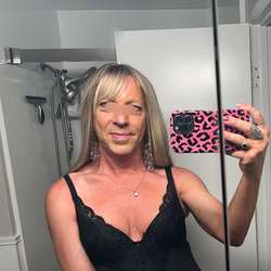 MichelleT's Chat & Dating Profile
