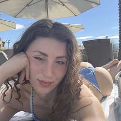 Qweenstella's Chat & Dating Profile