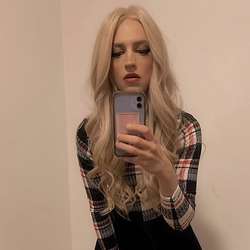 Roosje's Chat & Dating Profile