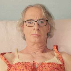 Sally242's Chat & Dating Profile
