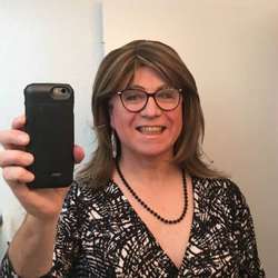 Sandra's Chat & Dating Profile