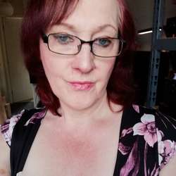 SarahSmiles's Chat & Dating Profile