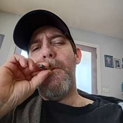 Toe8182's Chat & Dating Profile