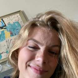 Vannesa's Chat & Dating Profile