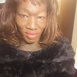 Yahnah's Chat & Dating Profile