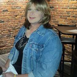 beverlyct's Chat & Dating Profile