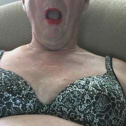 bottomhere371's Chat & Dating Profile