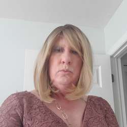 kerrielong's Chat & Dating Profile
