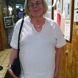 laurieMN's Chat & Dating Profile
