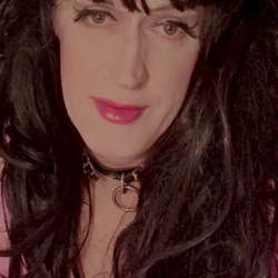 lora's Chat & Dating Profile
