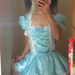 nikkinylonsissy's Chat & Dating Profile