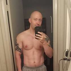 ryanariz's Chat & Dating Profile