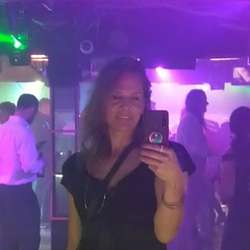 sandra1111uk's Chat & Dating Profile
