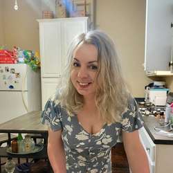sarahknight's Chat & Dating Profile