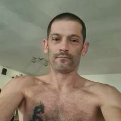 sebdu34's Chat & Dating Profile