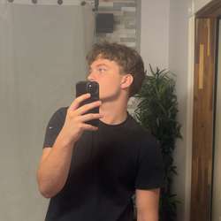 sweenyhuttjunioe's Chat & Dating Profile