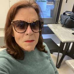 vicky109's Chat & Dating Profile